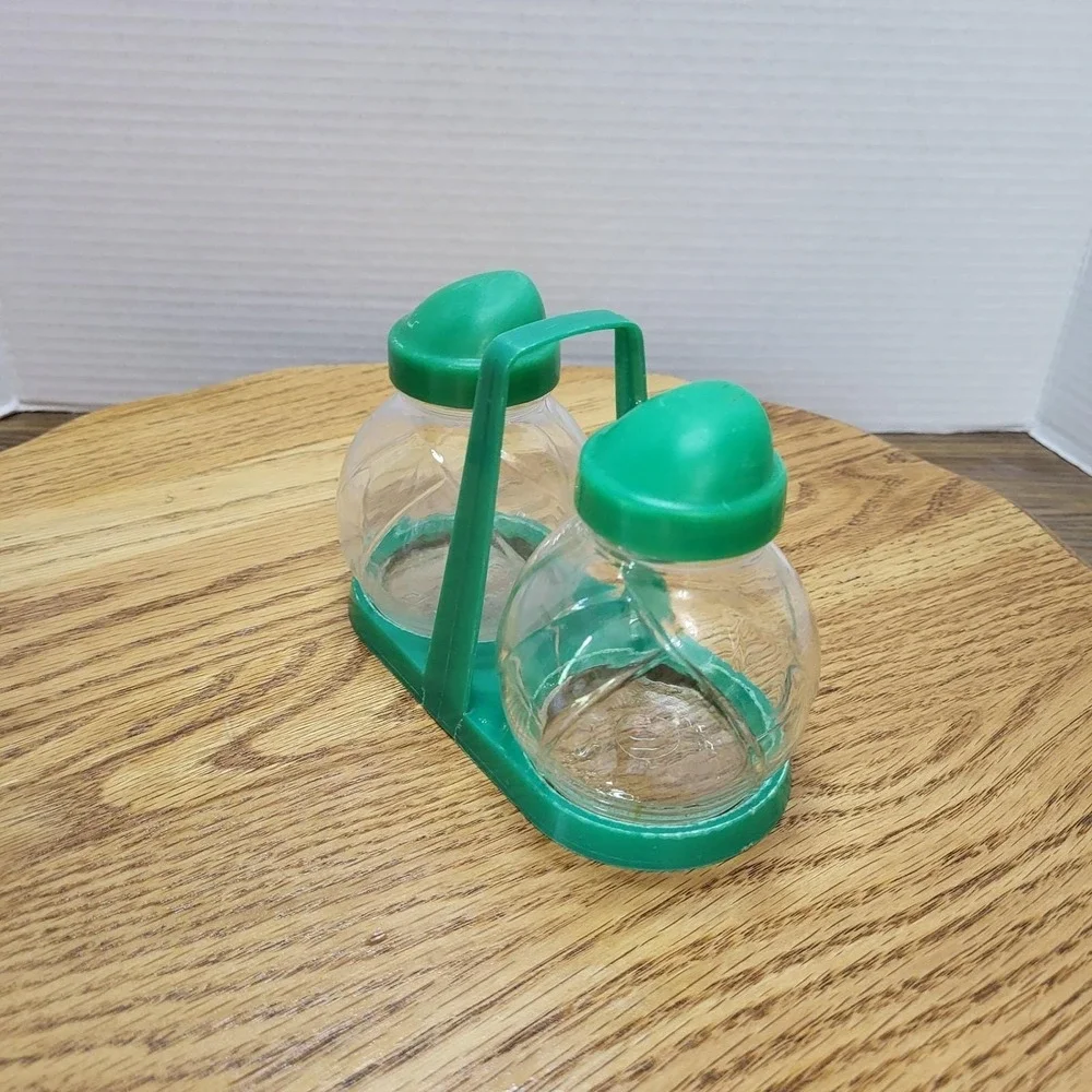 VTG 1950s Hazel Atlas Clear Glass Salt & Pepper Shakers Set Retro Green Plastic